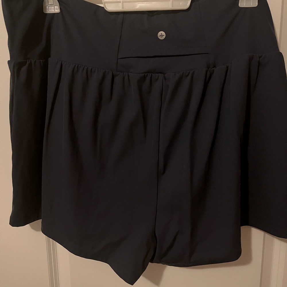 NWOT Women’s Halara Shorts
Size 4X